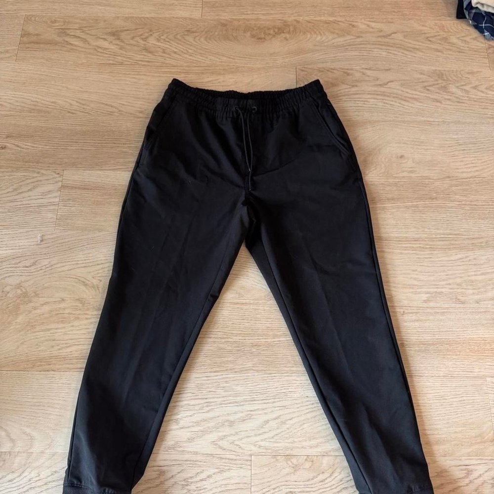 Black athletic jogger #jogger #althlesiure